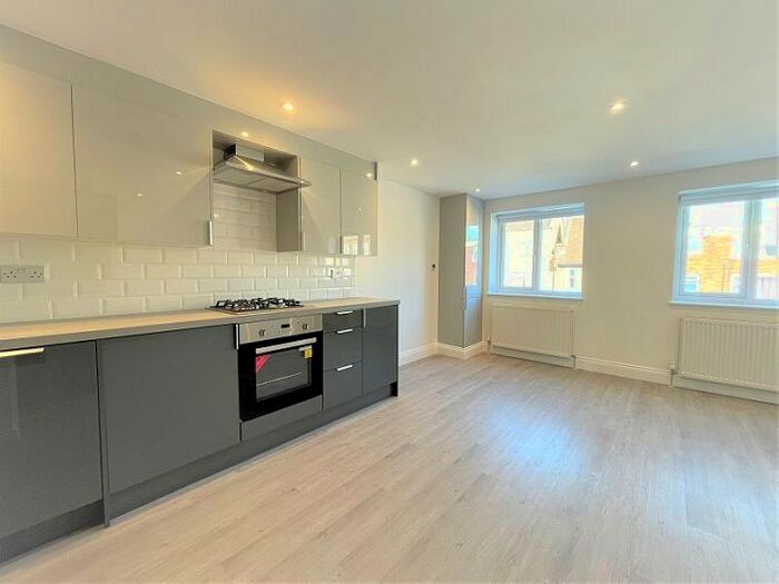 2 Bedroom Flat To Rent In High Road, London, N17