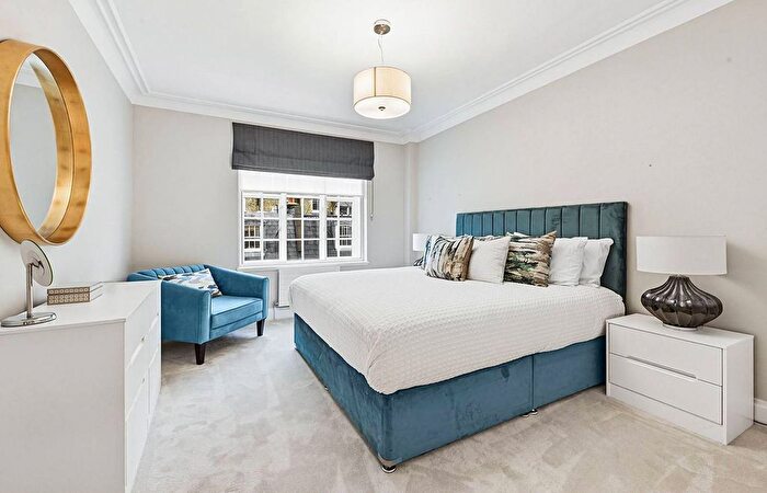 3 Bedroom Flat To Rent In Stafford Court, High Street Kensington, London, W8