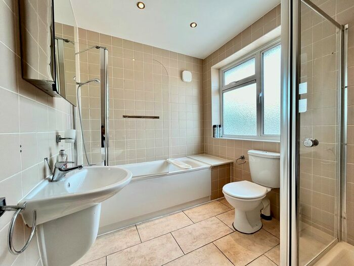 2 Bedroom Flat To Rent In Bilton Road, Perivale, Greenford, UB6