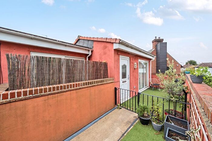 1 Bedroom Flat To Rent In Brewster Place, Kingston Upon Thames, KT1