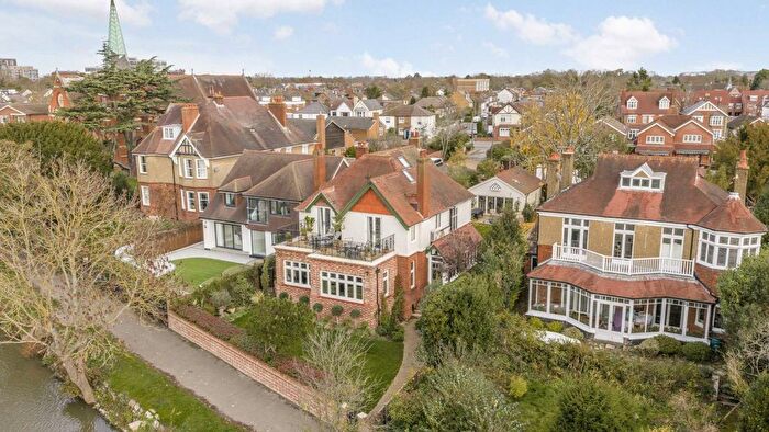 4 Bedroom Detached House To Rent In St. Peters Close, Staines, TW18