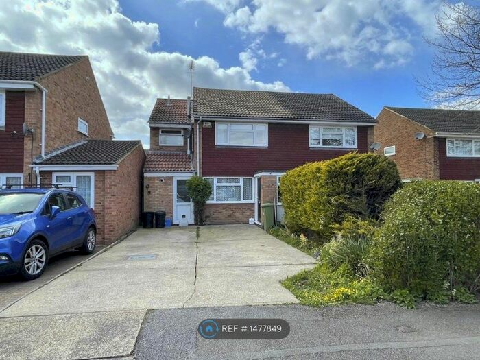 3 Bedroom Semi-Detached House To Rent In Harkness Close, Bletchley, Milton Keynes, MK2