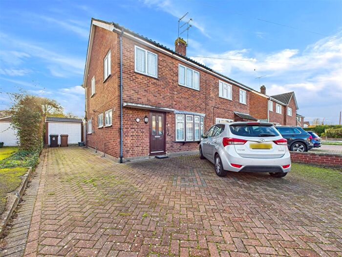 3 Bedroom Semi Detached House For Sale In Juniper Drive, Chelmsford, CM2