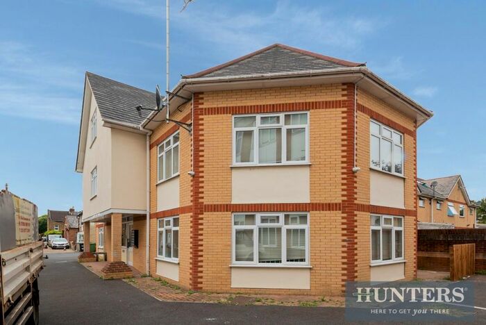 1 Bedroom Flat To Rent In New Road, Hounslow, TW3