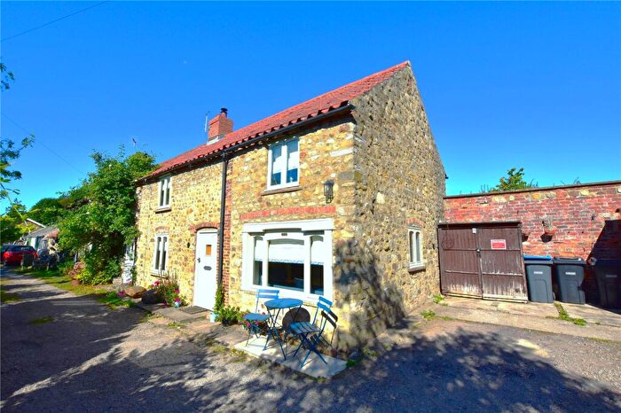 2 Bedroom End Of Terrace House For Sale In Green Dragon Yard, Bedale, North Yorkshire, DL8