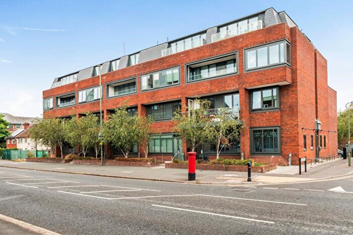 1 Bedroom Flat For Sale In East Street, Epsom, KT17