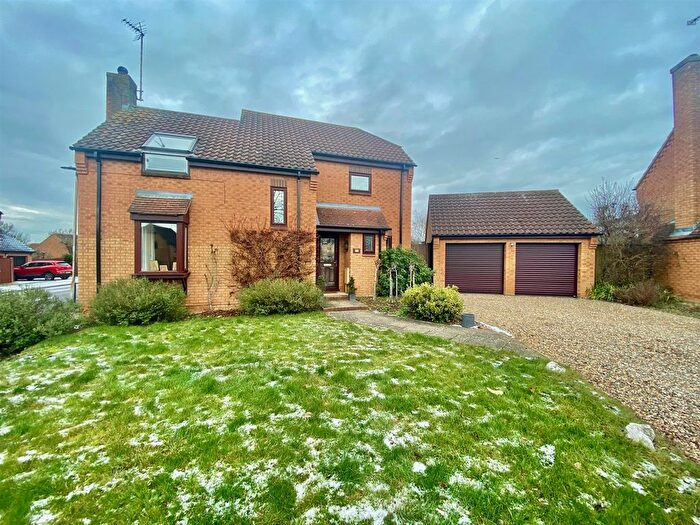 3 Bedroom Detached House For Sale In Vetchfield, Orton Brimbles, Peterborough, PE2