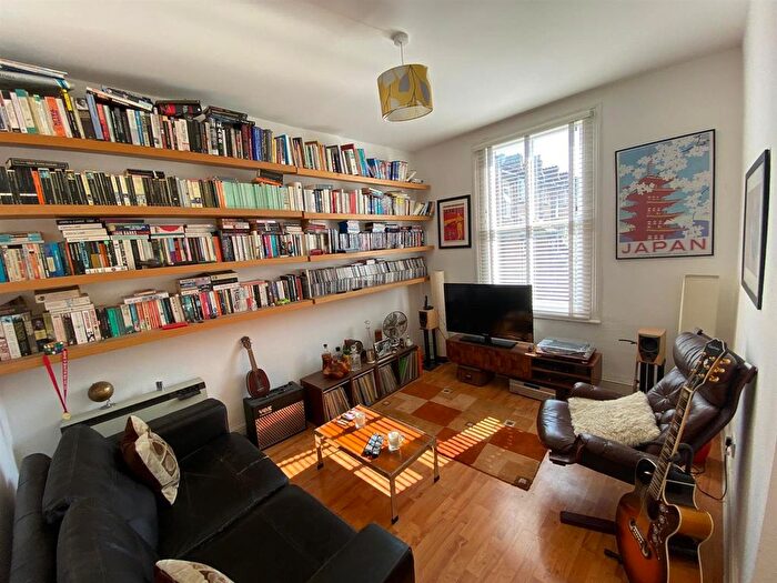 1 Bedroom Flat To Rent In St. Martin's Road, London, SW9