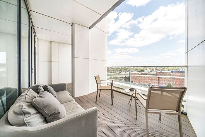 3 Bedroom Flat To Rent In Lockington Road, London, SW8