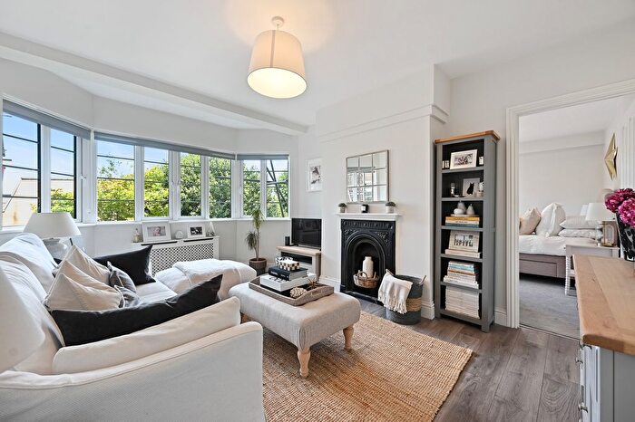 2 Bedroom Flat To Rent In Chiswick Village, London, W4