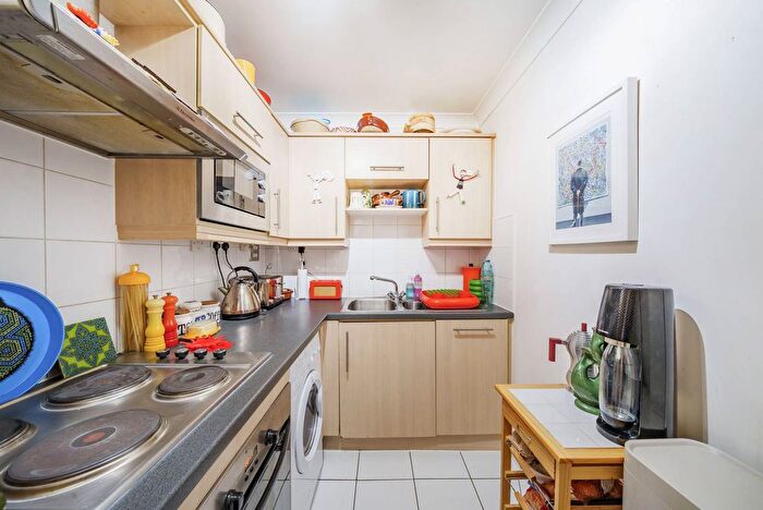 1 Bedroom Flat To Rent In Grange Yard, Bermondsey, London, SE1