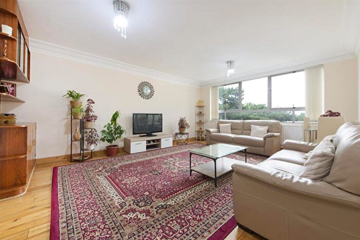 2 Bedroom Flat For Sale In High Mount, Hendon, London, NW4