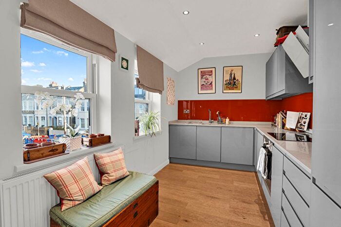 1 Bedroom Flat For Sale In Hamilton Road, Cinnamon Apartments, SW19