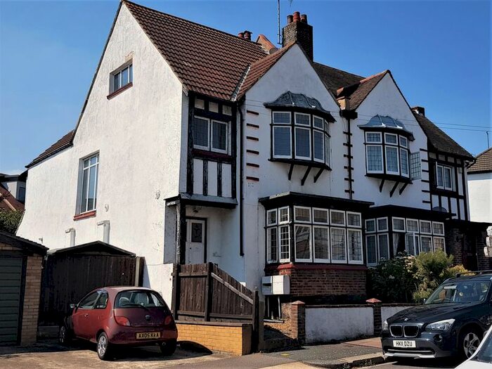 4 Bedroom Semi-Detached House To Rent In Somerville Gardens, Leigh-On-Sea, SS9