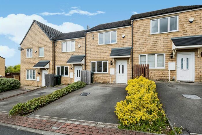 2 Bedroom Town House For Sale In Hawthorn Close, Keighley, BD21