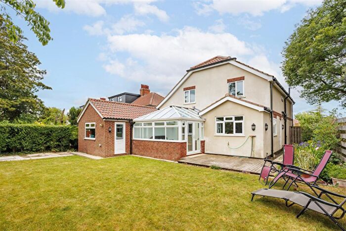 4 Bedroom Detached House For Sale In Hull Road, Osgodby, YO8
