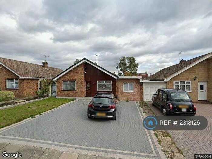 3 Bedroom Bungalow To Rent In Oakley Park, Bexley, DA5
