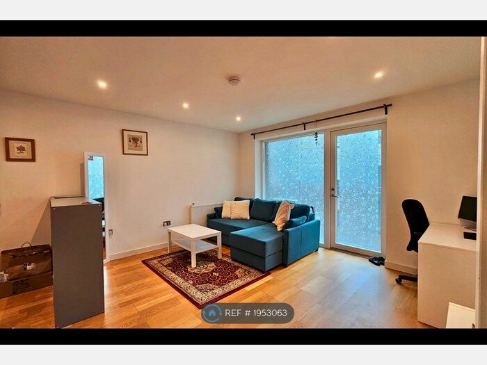 1 Bedroom Flat To Rent In Genteel House, Southall, UB1
