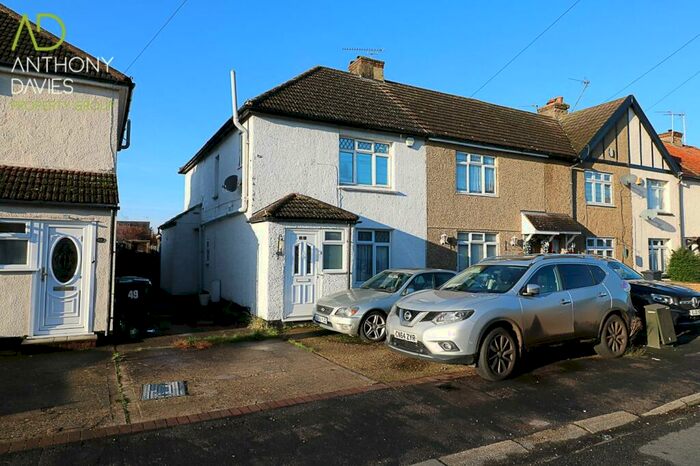 3 Bedroom End Of Terrace House To Rent In Crossfield Road, Hoddesdon, EN11