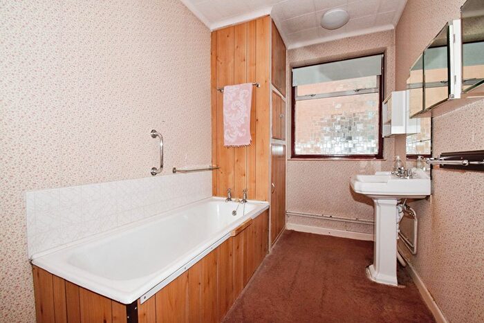 2 Bedroom Bungalow For Sale In Aylestone Lane, Wigston, Leicestershire, LE18