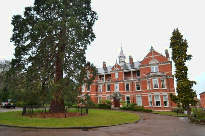 2 Bedroom Apartment To Rent In Grove Close, Epsom, KT19