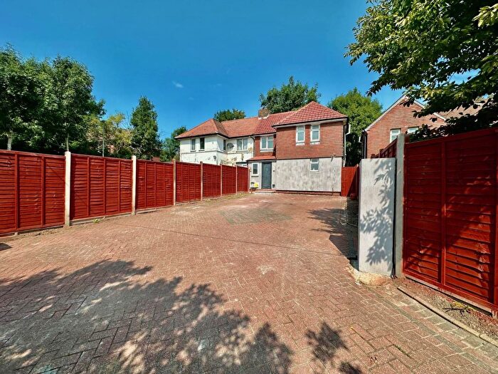 3 Bedroom Semi-Detached House To Rent In Coppetts Close, North Finchley, London, N12