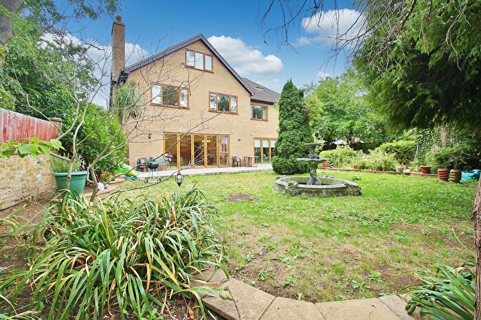 5 Bedroom Detached House For Sale In Lingwood Gardens, Isleworth, TW7