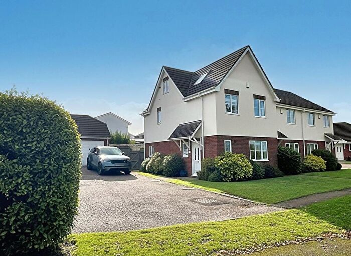 4 Bedroom End Of Terrace House For Sale In Willow Gardens, Broadclyst, EX5