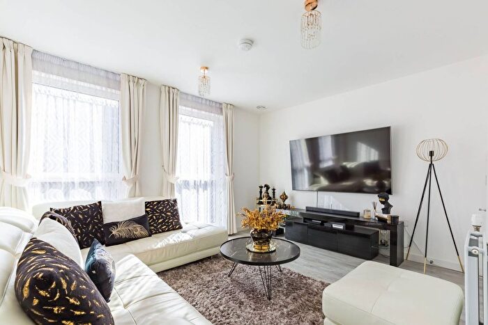 2 Bedroom Flat To Rent In Cantwell House, Upton Park, London, E13
