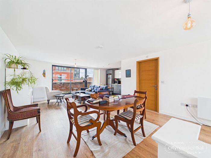 2 Bedroom Flat For Sale In Manhattan Place, Liverpool, L1
