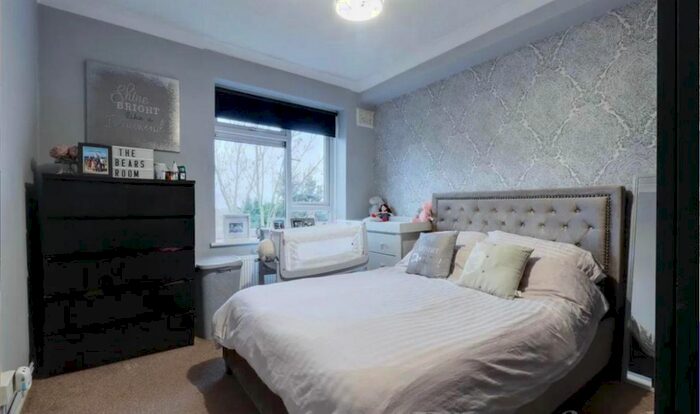 2 Bedroom Flat To Rent In Gubbins Lane, Romford, RM3