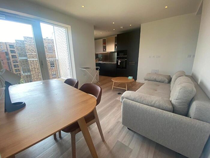 2 Bedroom Apartment To Rent In Brook Road, London, N8