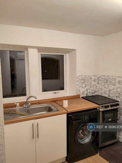 Studio To Rent In Lowtown, Leeds, LS28