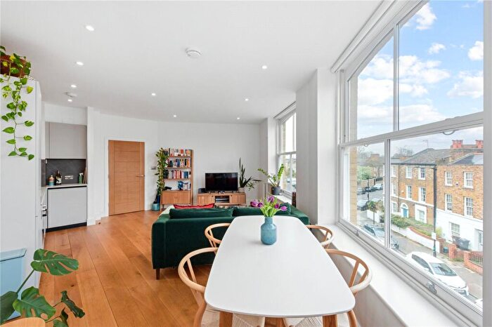 1 Bedroom Apartment For Sale In Stamford Road, London, N1