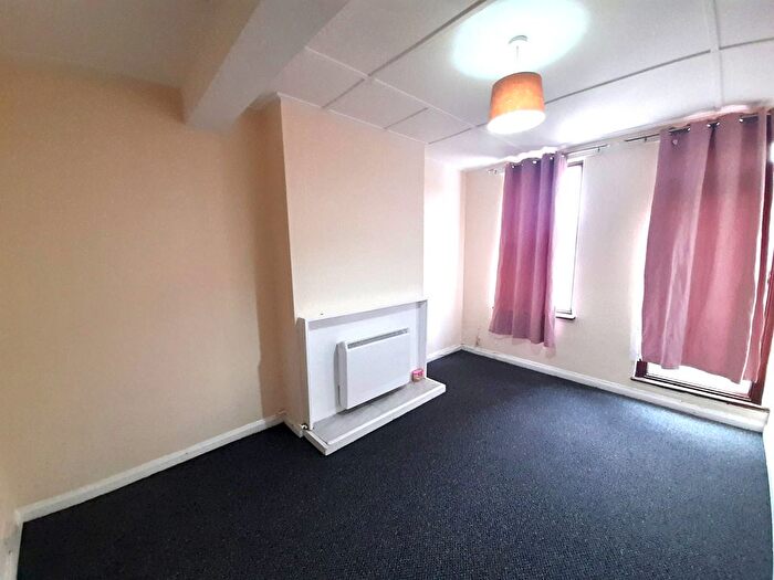 4 Bedroom Terraced House To Rent In Kingshill Avenue, Hayes, Middlesex, UB4