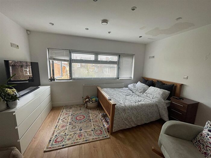 Studio To Rent In Regents Park Road, London, N3