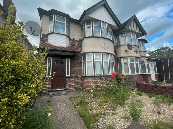 2 Bedroom Flat To Rent In Norbreck Gardens, London, NW10