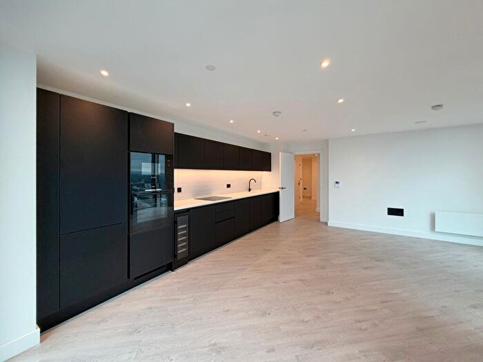2 Bedroom Apartment To Rent In Trinity Way, Manchester, M3