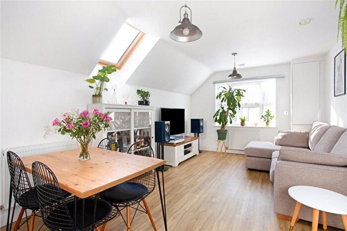 2 Bedroom Apartment For Sale In South Road, Luton, Bedfordshire, LU1