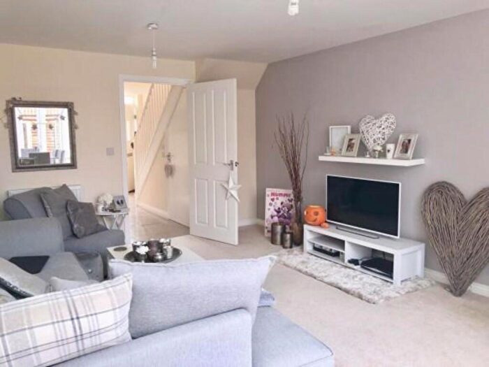 4 Bedroom End Of Terrace House To Rent In Hargreaves Close, Basingstoke, RG24