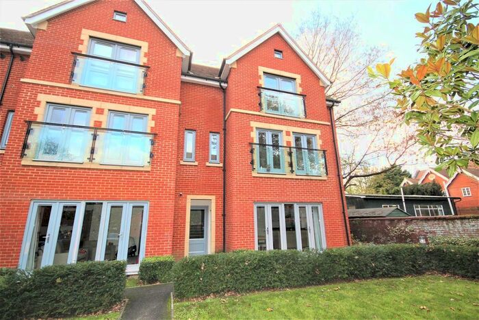 2 Bedroom Flat To Rent In Bellflower Mews, Canterbury, CT1