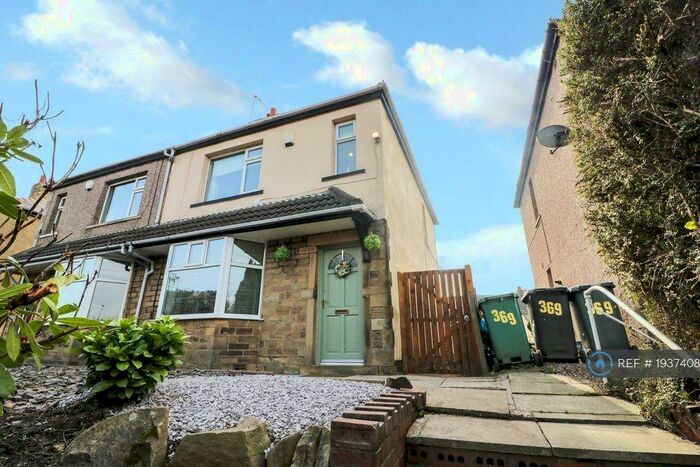 3 Bedroom Semi-Detached House To Rent In Whitehall Road West, Cleckheaton, BD19