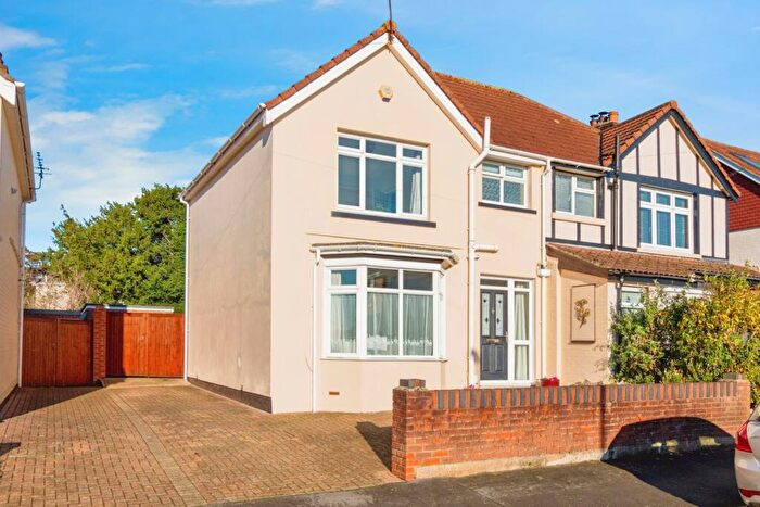 3 Bedroom Semi Detached House For Sale In Tilbrook Road, Southampton, SO15
