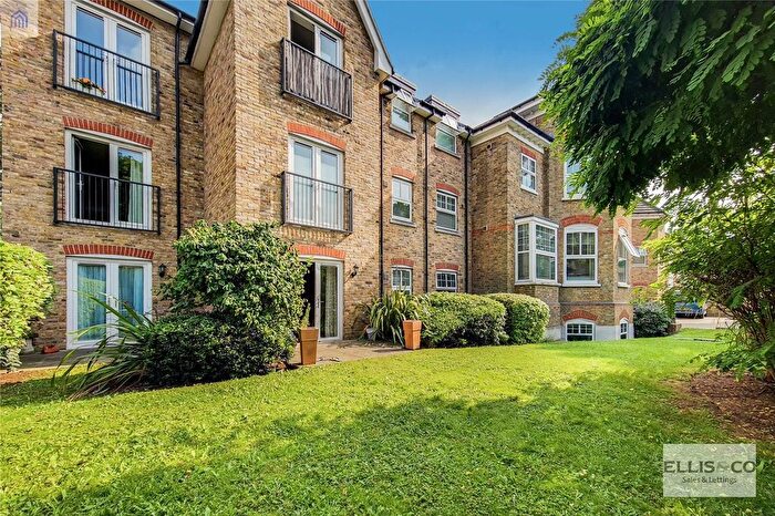 2 Bedroom Flat For Sale In Golden Manor, London, W7