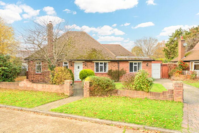 2 Bedroom Bungalow For Sale In Shaldon Way, Walton-on-Thames, KT12