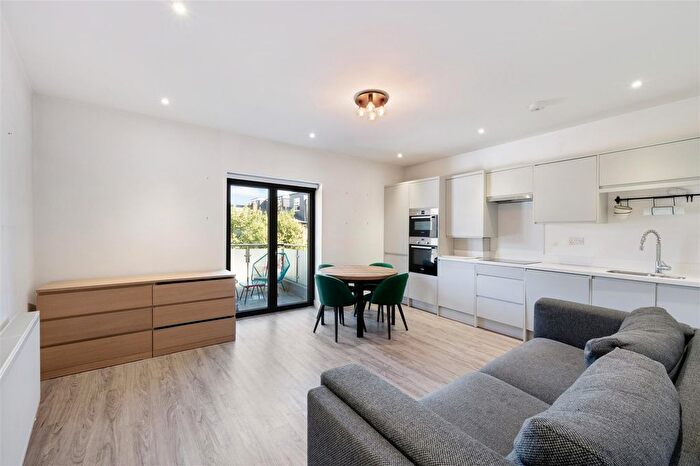 1 Bedroom Flat To Rent In Kingston Road, Wimbledon, SW19