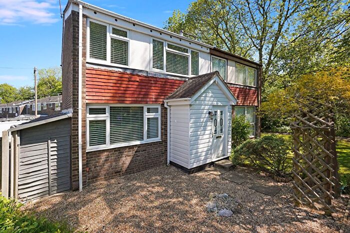 3 Bedroom Semi-Detached House For Sale In Meresborough Road, Rainham, ME8