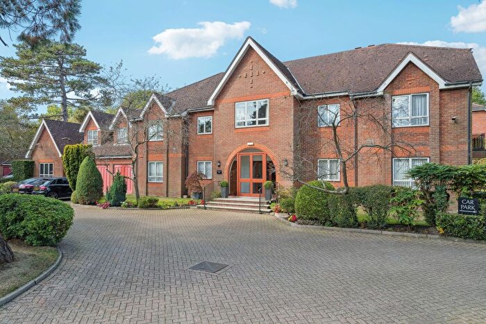 3 Bedroom Flat For Sale In Heathbourne Road, Bushey Heath, WD23