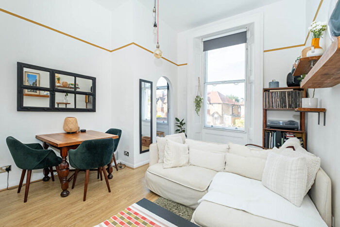 1 Bedroom Flat For Sale In Surbiton Road, Kingston Upon Thames, KT1