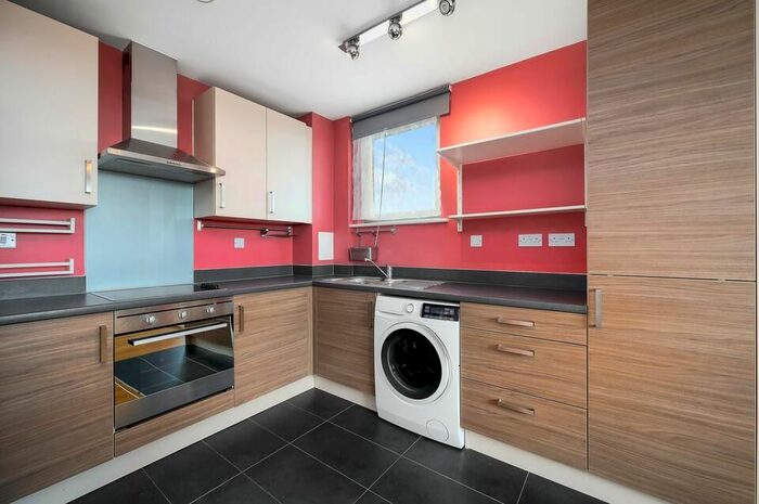 2 Bedroom Flat To Rent In Katherine Close, London, N4